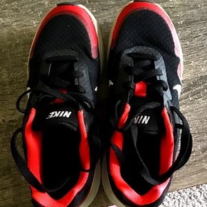 Boys Nike WearAllDay big boy size 4.5 , black with red